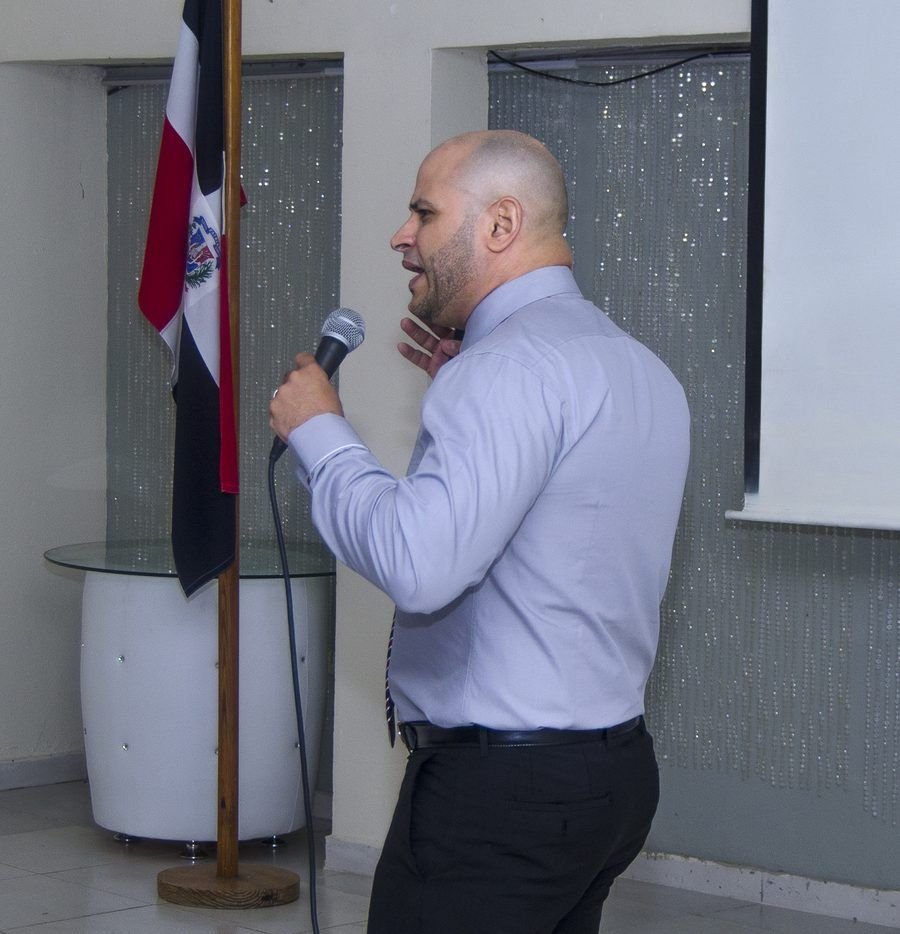 Nassir Yaport impartiendo una capacitación