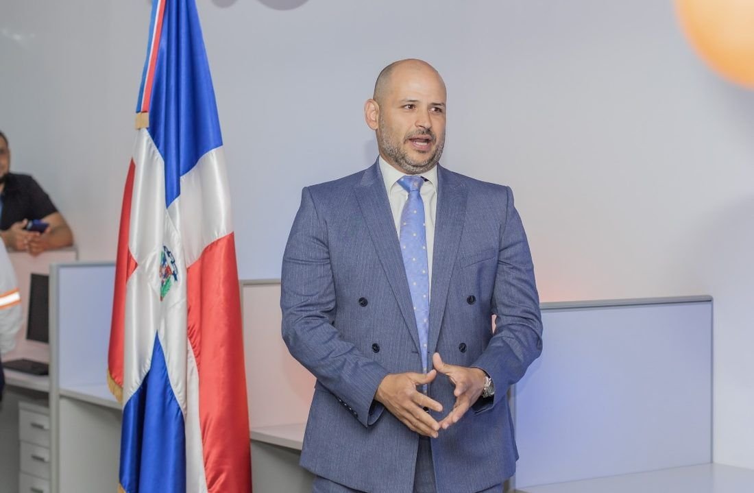 Nassir Yaport liderando una sesión de trabajo
