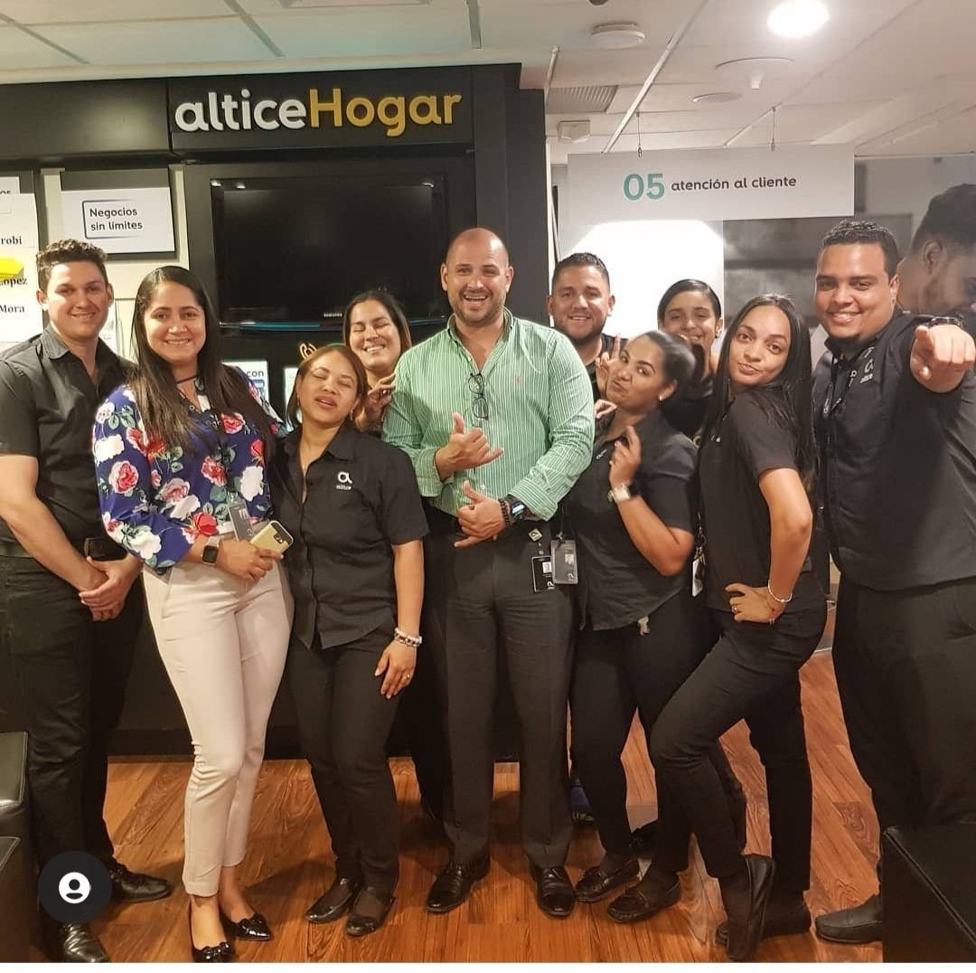 Nassir Yaport con su equipo comercial